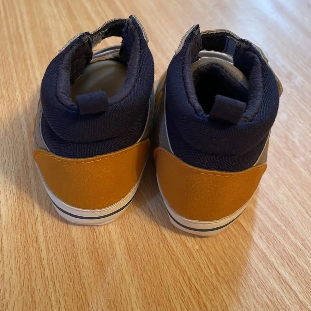 Carter’s soft sole shoes